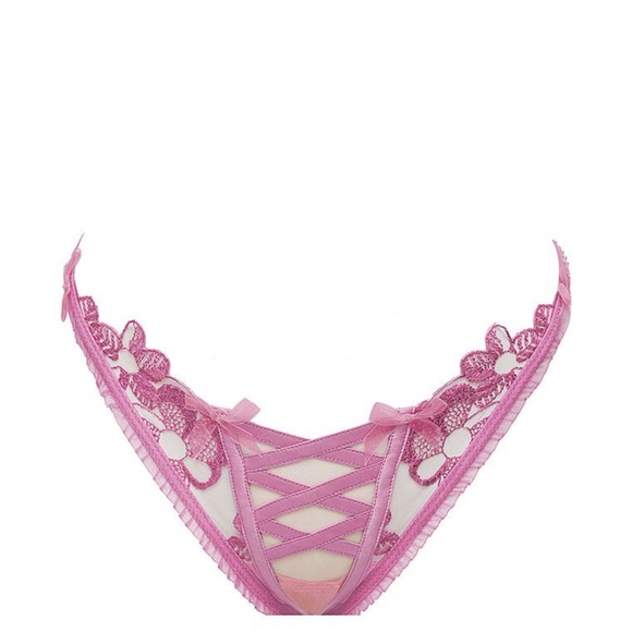 ✨ Lace Bralette and Thong Set✨ - Picture 7 of 7